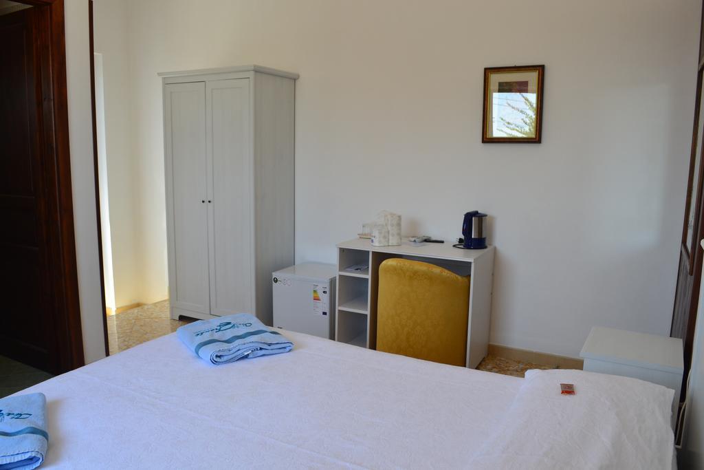 Aia Grande Bed and Breakfast Uggiano La Chiesa Δωμάτιο φωτογραφία