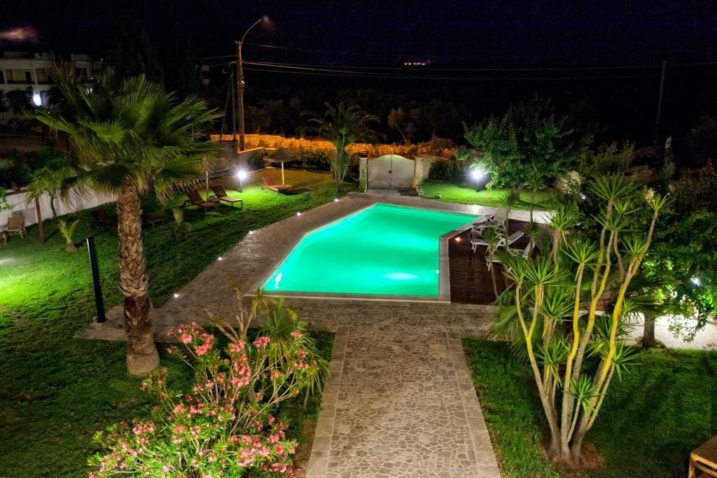 Aia Grande Bed and Breakfast Uggiano La Chiesa Δωμάτιο φωτογραφία